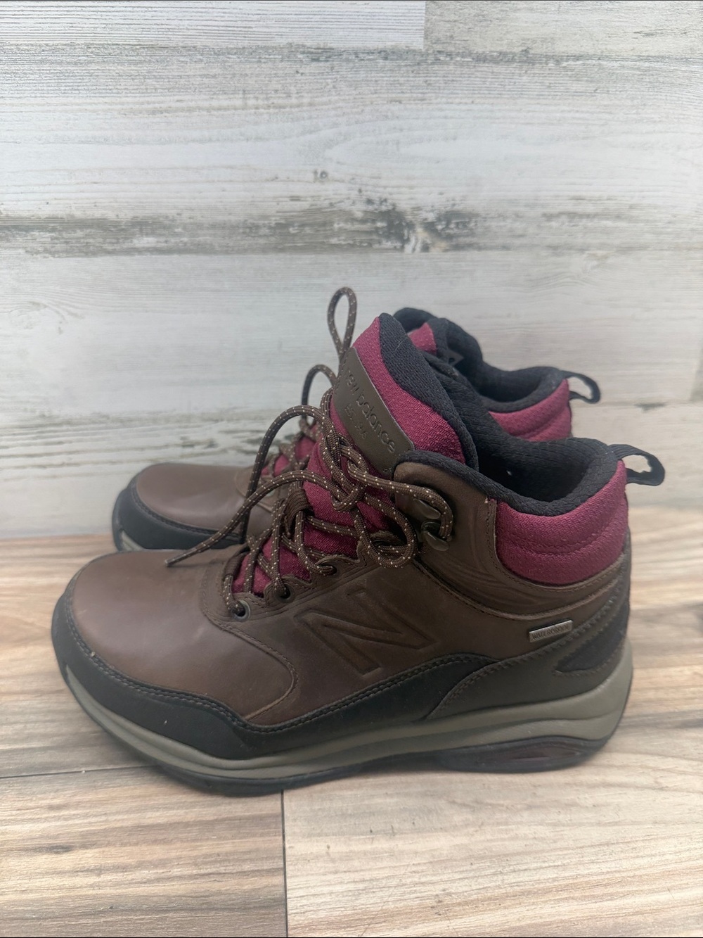 New Balance 1400 Waterproof Hiking Trail Boots Womens Size 8.5 Brown WW1400DB